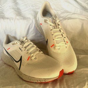 Nike Pegasus 40 running shoes. White/cream/red, size mens 9